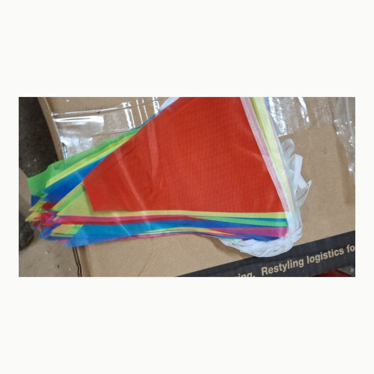 Banderines triangulares multicolor de plástico 10 m