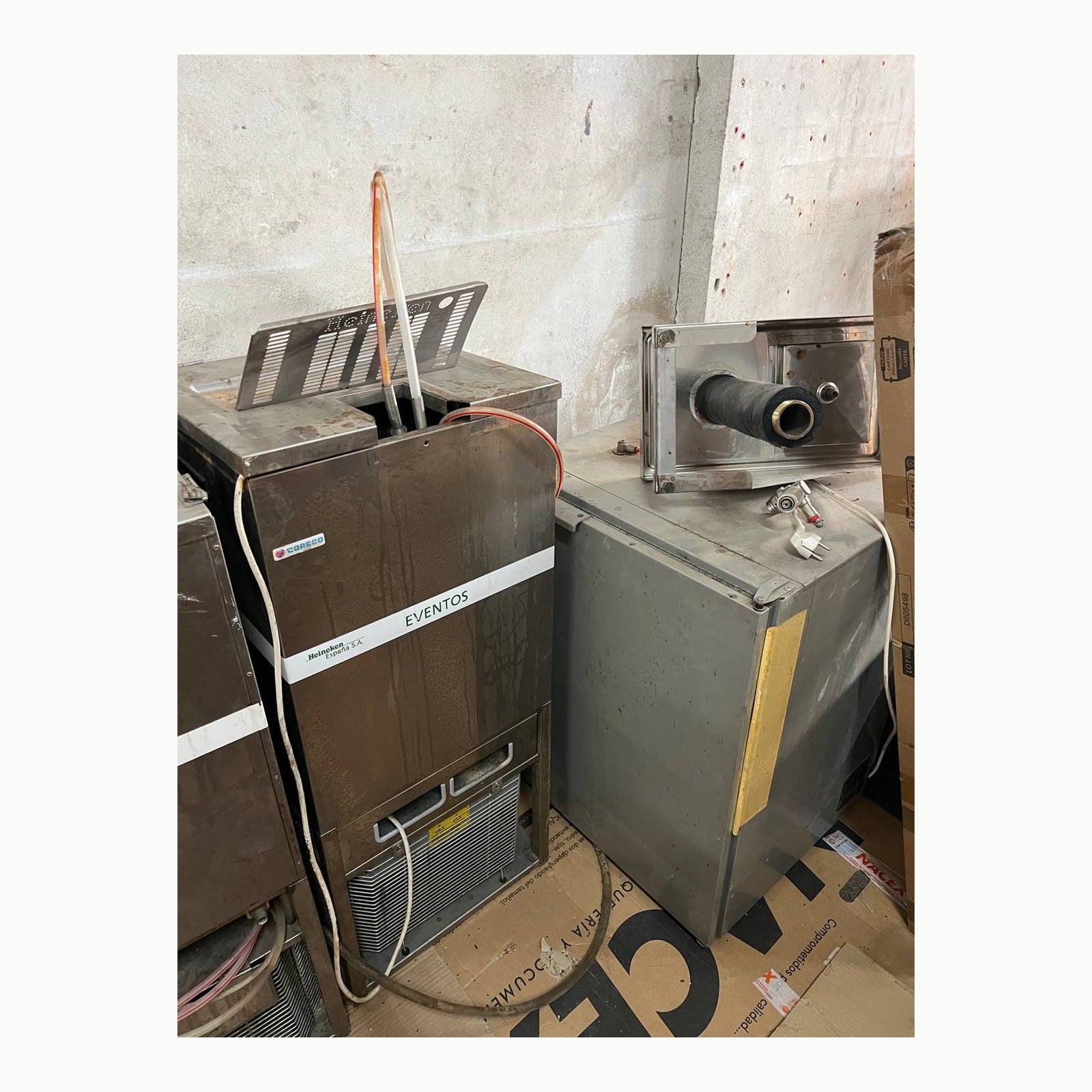 2 máquinas y una nevera para servir cerveza. Precio por unidad.