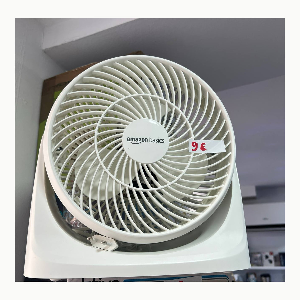 Amazon Basics Tisch-Ventilator tragbar, 18 cm, geräuscharme Kühlung