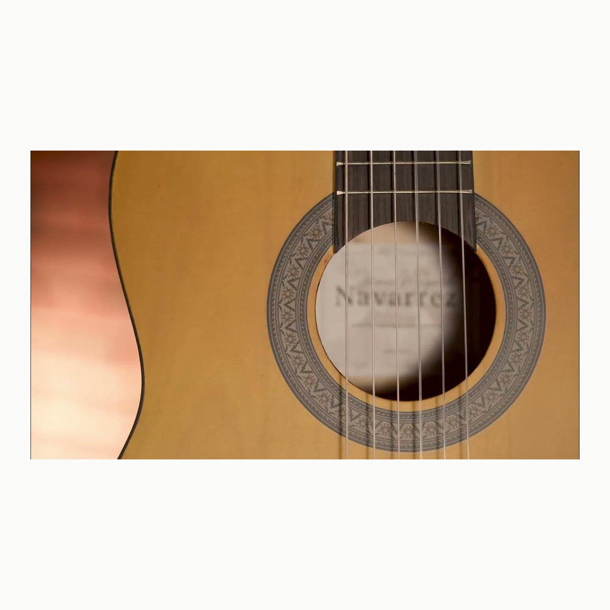 Navarrez NV11 guitarra clásica marrón 4/4, bolsa/Gig Bag, 2 púas