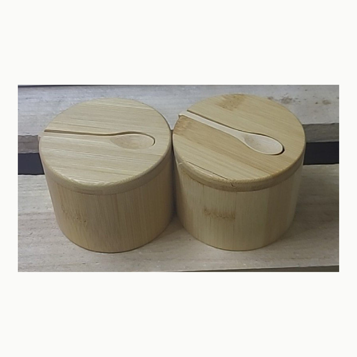 Wvu & Wvo 2 botes de sal de bambú, 6 oz con tapa giratoria magnética